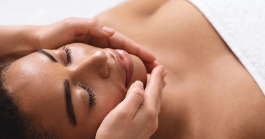 woman getting face rubbed